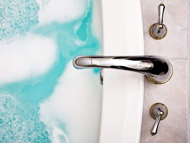 Do Bath Bombs Stain Your Tub? 8 Super Easy Cleaning Solutions Fizzy Wizz
