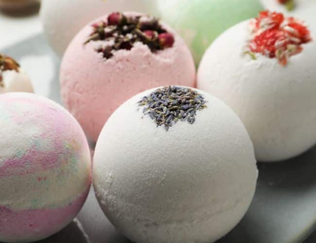 How To Color Bath Bombs Naturally For Vibrant, SkinSafe Soaks Fizzy Wizz